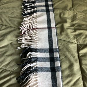 Burberry cashmere scarf